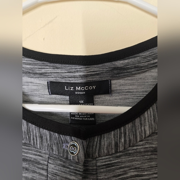 Gray Sleeveless Button Down Tank Top with Mandarin Collar - Picture 2 of 3